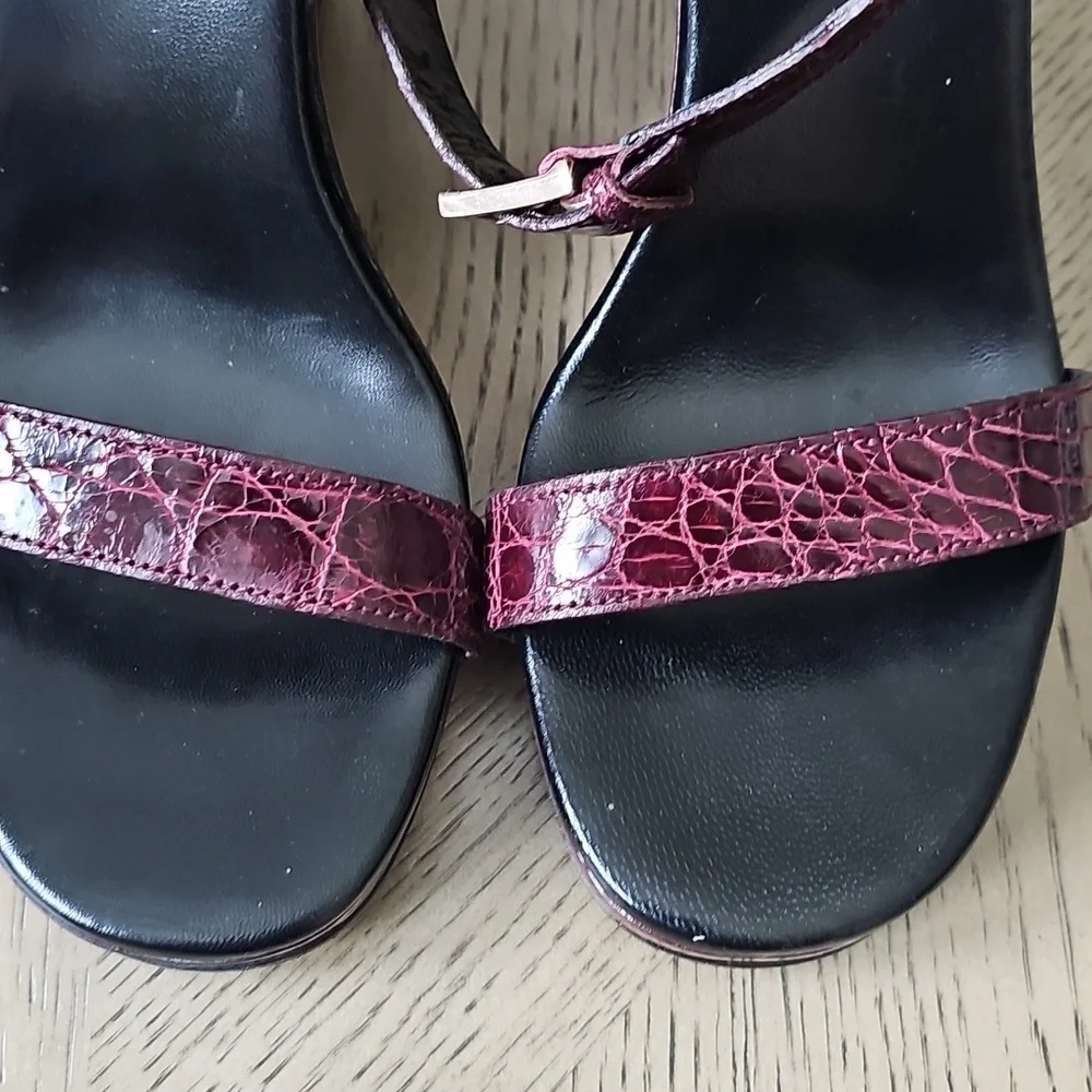 Gucci Women's Burgundy Sandals Size 7 - Picture 6 of 11
